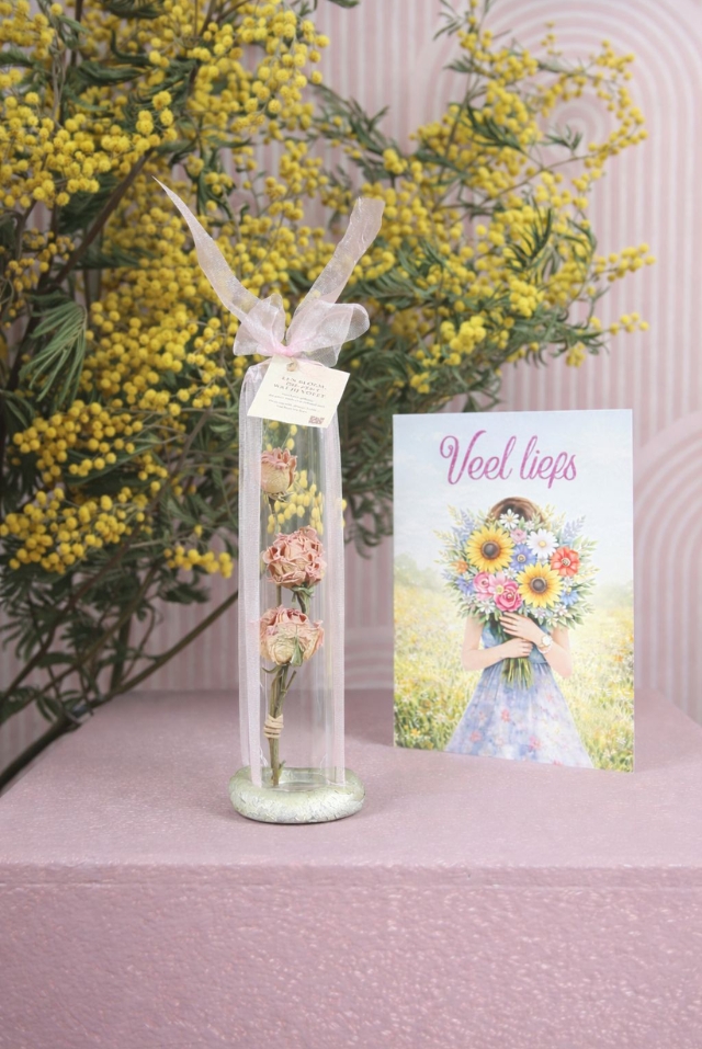 Liefelijke gedroogde roosjes - Brievenbus cadeau